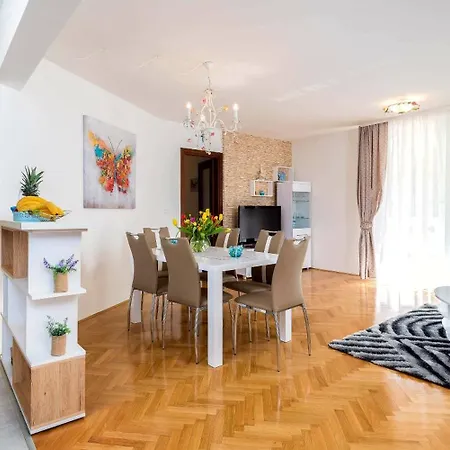 Apartment Split Apartment Split