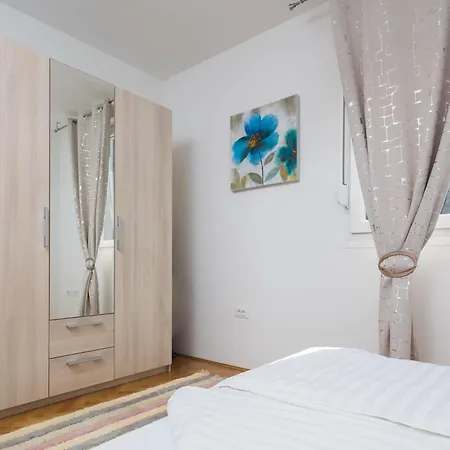 Apartment Split *