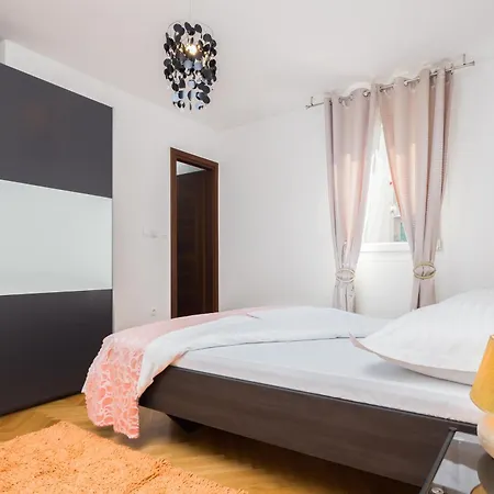 Apartment Apartment Split Split